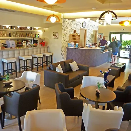 Eleana Boutique & Blue Infinity 4* Nikiana