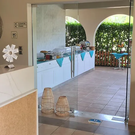 Eleana Boutique & Blue Infinity Aparthotel Nikiana