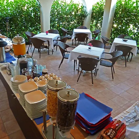 Eleana Boutique & Blue Infinity 4* Nikiana