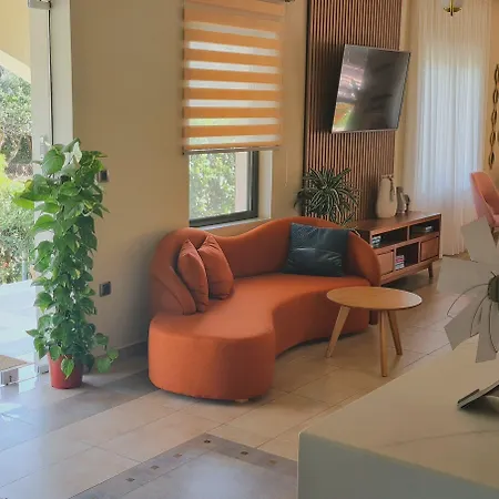 Eleana Boutique & Blue Infinity 4* Nikiana