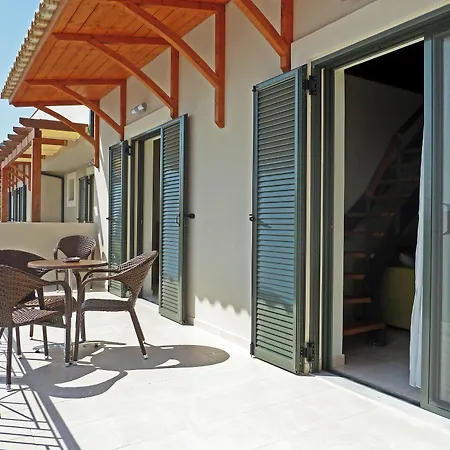 Eleana Boutique & Blue Infinity 4* Nikiana