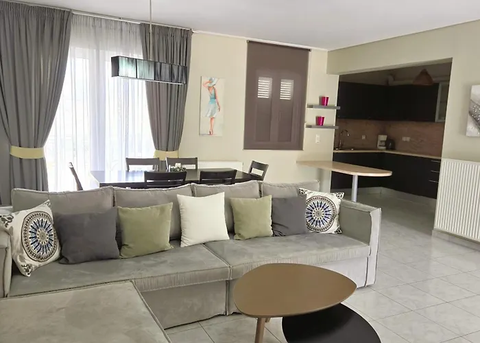 Eleana Boutique & Blue Infinity 4* Nikiana