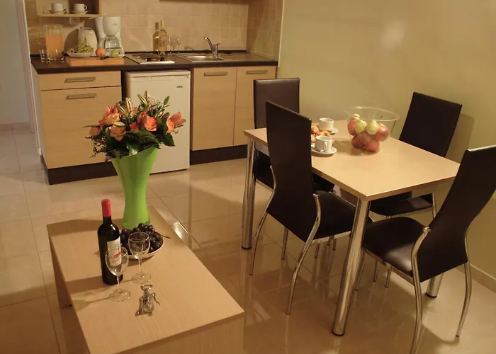 Aparthotel Eleana Boutique & Blue Infinity 4*