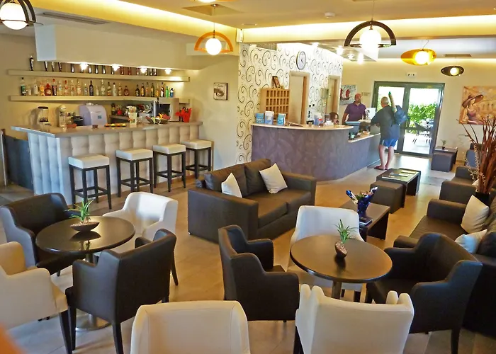 Eleana Boutique & Blue Infinity 4* Nikiana