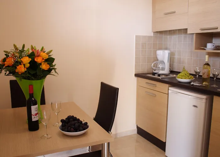 Aparthotel Eleana Boutique & Blue Infinity 4*