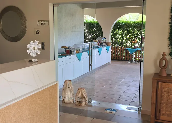 Eleana Boutique & Blue Infinity Aparthotel Nikiana